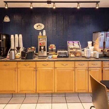 Super 8 By Wyndham Wooster Hotell Eksteriør bilde