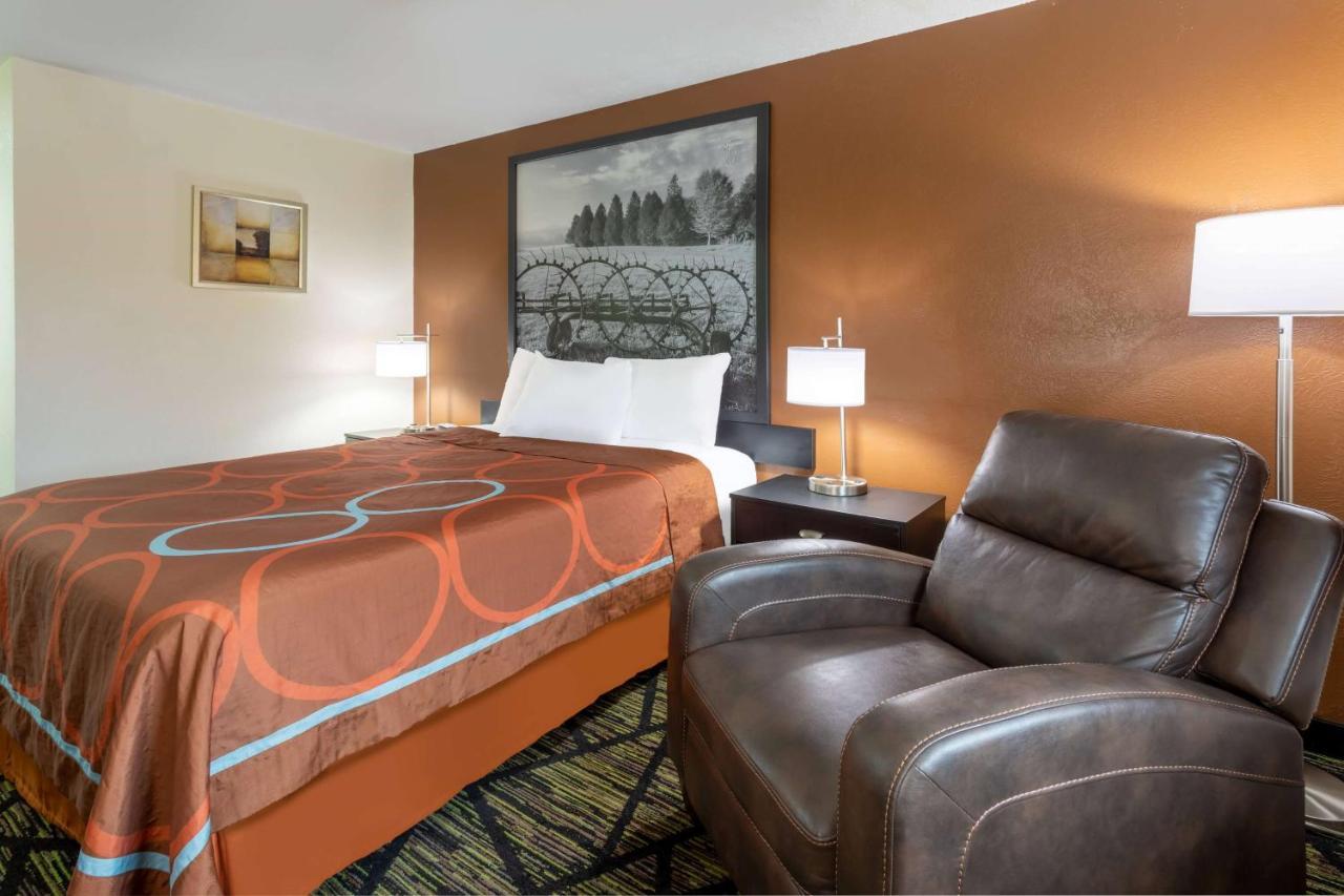 Super 8 By Wyndham Wooster Hotell Eksteriør bilde