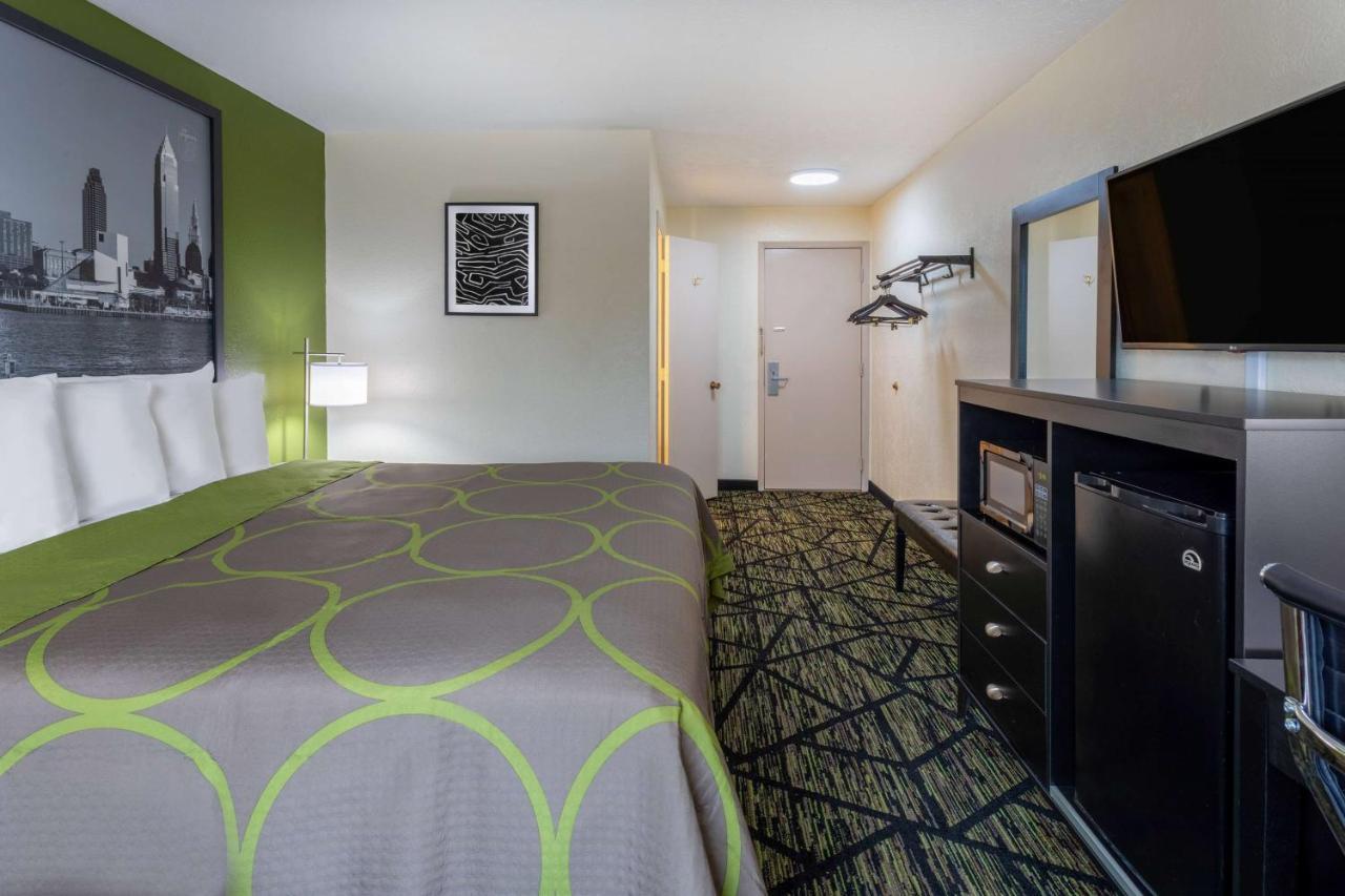 Super 8 By Wyndham Wooster Hotell Eksteriør bilde