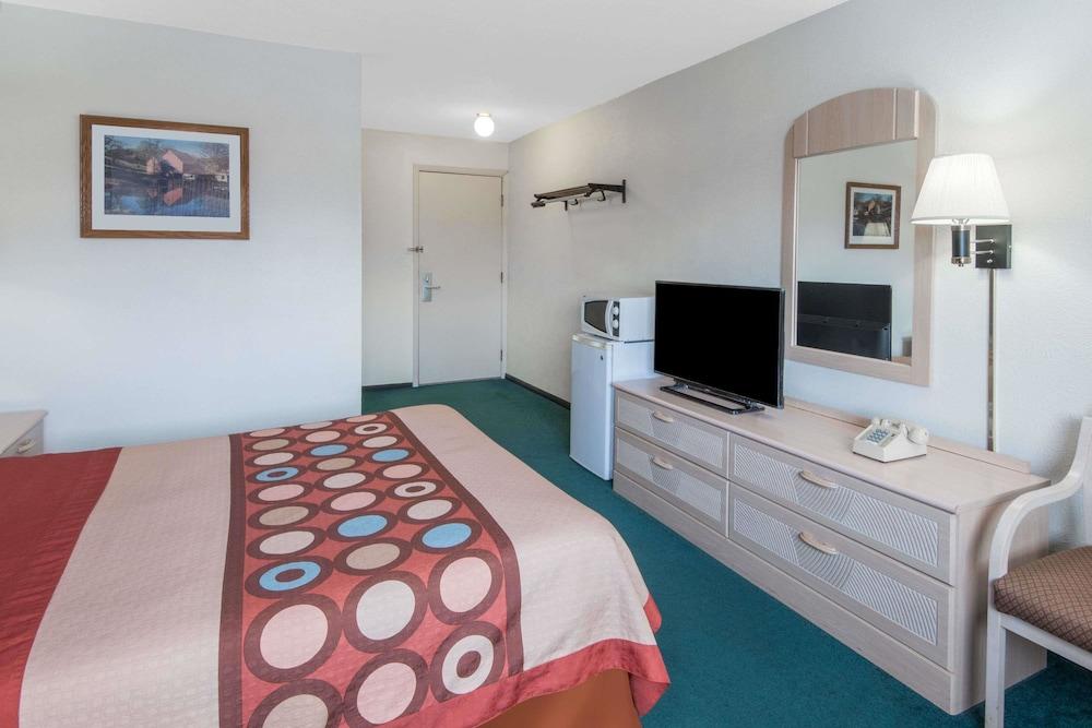 Super 8 By Wyndham Wooster Hotell Eksteriør bilde